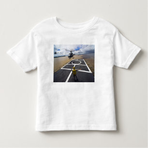 Een Braziliaanse Eurocopter bereidt zich voor op h Kinder Shirts