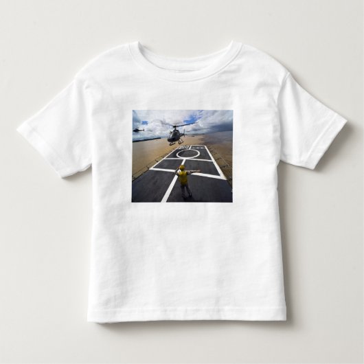 Een Braziliaanse Eurocopter bereidt zich voor op h Kinder Shirts (Voorkant)
