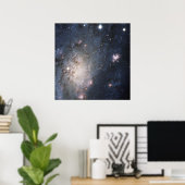Een Bright Supernova in de nabijgelegen Galaxy NGC Poster (Thuiskantoor)