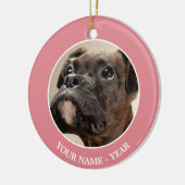 Een Brindle Boxer puppy die vreemd opkijkt. Keramisch Ornament (Links)