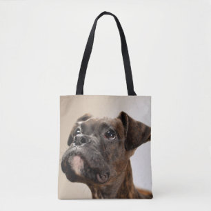 Een Brindle Boxer puppy die vreemd opkijkt. Tote Bag