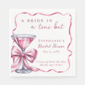 EEN BRUID IN EEN ROZE PINK MARTINI BRIDAL SHOWER SERVET (Voorkant)