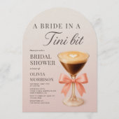 Een Bruid in een Tini Bit Martini Bruiloftsfeest Kaart (Voorkant)
