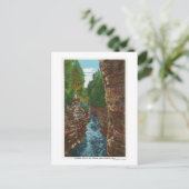 Een bruikbaar chassis uit de Cave van Hyde omlaag Briefkaart (Staand voorkant)