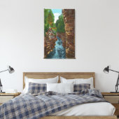 Een bruikbaar chassis uit de Cave van Hyde omlaag  Canvas Afdruk (Insitu (Slaapkamer))