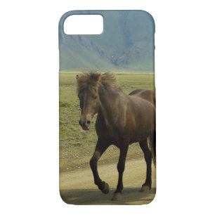 Een bruine IJslandse Pony met een Schilderachtig a Case-Mate iPhone Case