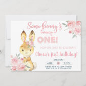 Een bruine konijn en een roze bloemen meisje nodig kaart (Voorkant)