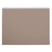 Een bruine muur met een kalender (Hoes)