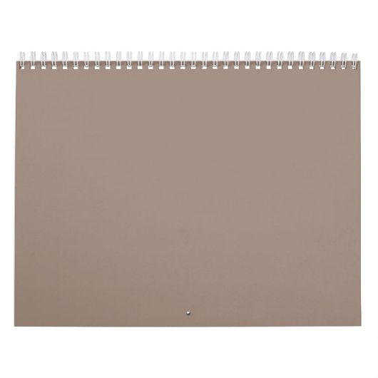 Een bruine muur met een kalender (Hoes)