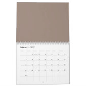 Een bruine muur met een kalender (Feb 2027)