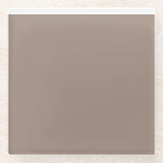 Een bruine muur met een klok erop glazen onderzetter (Voorkant)