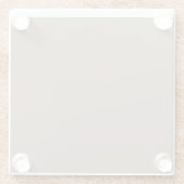 Een bruine muur met een klok erop glazen onderzetter (Achterkant)