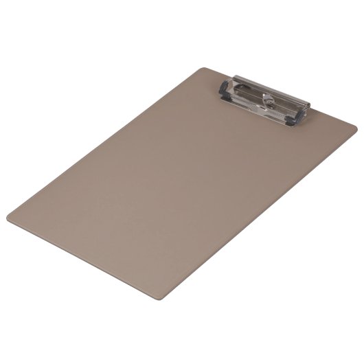 Een bruine muur met een klok erop klembord (Gekanteld)