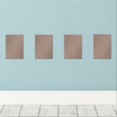 Een bruine muur met een klok erop muurkunst sets (Houten vloer)