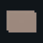 Een bruine muur met een save the date<br><div class="desc">Het ontwerp is een close-up van een beige muur,  die een deel van een gebouw lijkt te zijn. De muur is glad en heeft een uniforme textuur,  waardoor het een duidelijke en eenvoudige uitstraling heeft.</div>