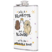 Een brunette en een blonde fles heupfles (Links)