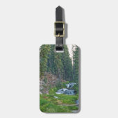 Een Buck Rast bij een Cascading River Bagagelabel (Voorkant verticaal)