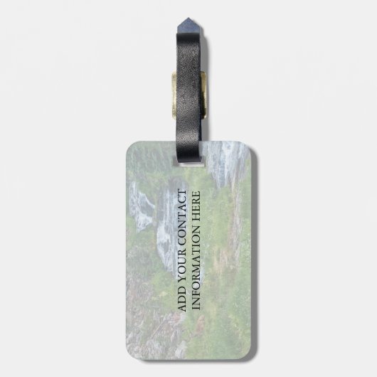 Een Buck Rast bij een Cascading River Bagagelabel (Achterkant verticaal)