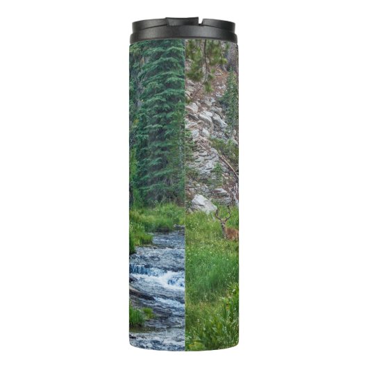 Een Buck Rast bij een Cascading River Thermosbeker (Achterkant)