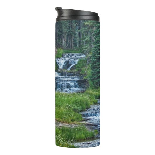 Een Buck Rast bij een Cascading River Thermosbeker (Geroteerd rechts)