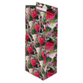Een bundel bloemen, met inbegrip van rode rozen wijn cadeautas (Voorkant Gekanteld)