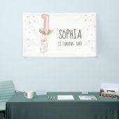 Een bunny Birthday Banner Eerste Roze Meisrooster (Beurs)