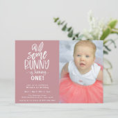 Een Bunny Birthday Party fotouitnodiging Kaart (Staand voorkant)