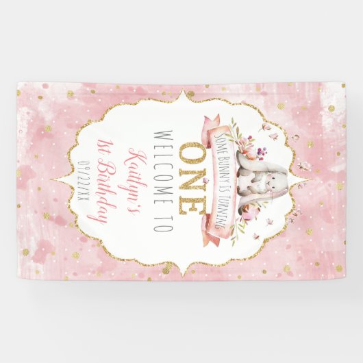 Een Bunny draait een 1e verjaardag Welkom Spandoek (Horizontaal)