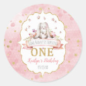 Een Bunny draait om een 1e verjaardag.. Ronde Sticker (Voorkant)