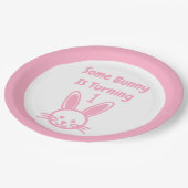 Een Bunny draait om een dag Papieren Bordje (Gekanteld)