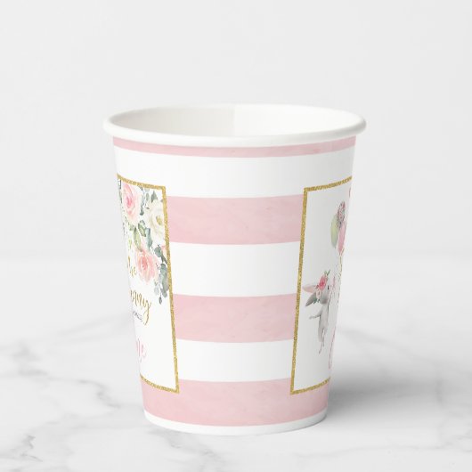 Een Bunny draait om één partijbekers Papieren Bekers (Links)