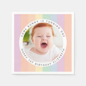 Een Bunny draait om een regenboogfoto Servet (Voorkant)