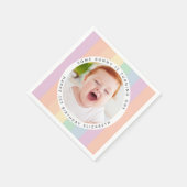 Een Bunny draait om een regenboogfoto Servet (Hoek)