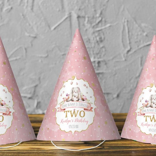 Een Bunny draait twee 2e verjaardag Feesthoedjes