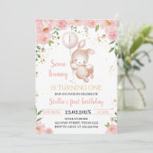 Een Bunny Floral Birthday Party Invitation Kaart (Staand voorkant)