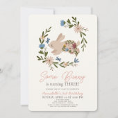 Een Bunny Floral Wreath Birthday Invitation Kaart (Voorkant)