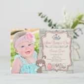 Een Bunny is een uitnodiging voor een paasfeest (Staand voorkant)