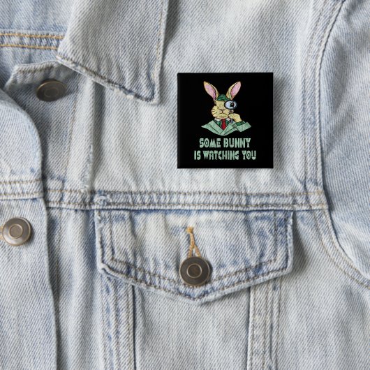 Een Bunny kijkt naar je paasbunny Button (In situ)