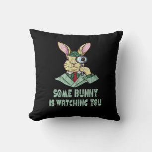 Een Bunny kijkt naar je paashaas. Kussen