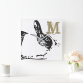 Een Bunny Rabbit en een Monogram Vierkante Klok (Huis)