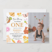 Een Bunny verandert een Bunny 1st Birthday party Kaart (Voorkant)