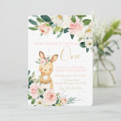 Een Bunny verandert een eerste verjaardag voor mei Kaart (Staand voorkant)