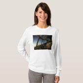 Een C-130 Hercules-piloot scant de horizon T-shirt (Voorkant volledig)