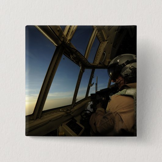 Een C-130 Hercules-piloot scant de horizon Vierkante Button 5,1 Cm (Voorkant)