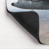 Een C-130 Hercules zwelt door de lucht Muismat (Hoek)