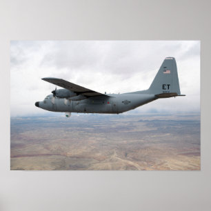 Een C-130 Hercules zwelt door de lucht Poster