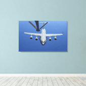 Een C-17 Globemaster III nadert de boom Canvas Afdruk (Insitu (Houten vloer))