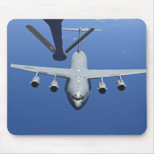 Een C-17 Globemaster III nadert de boom Muismat