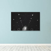 Een C-17 Globemaster III zit in een hangar Canvas Afdruk (Insitu (Houten vloer))