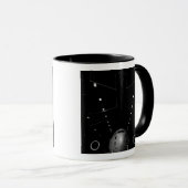 Een C-17 Globemaster III zit in een hangar Mok (Voorkant rechts)